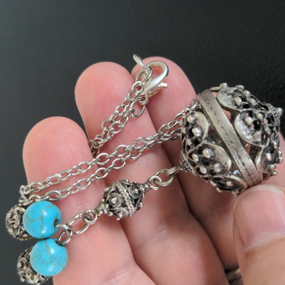 Vintage silver tone exotic filigree necklace with blue turquoise (?) stones - Picture 5 of 7